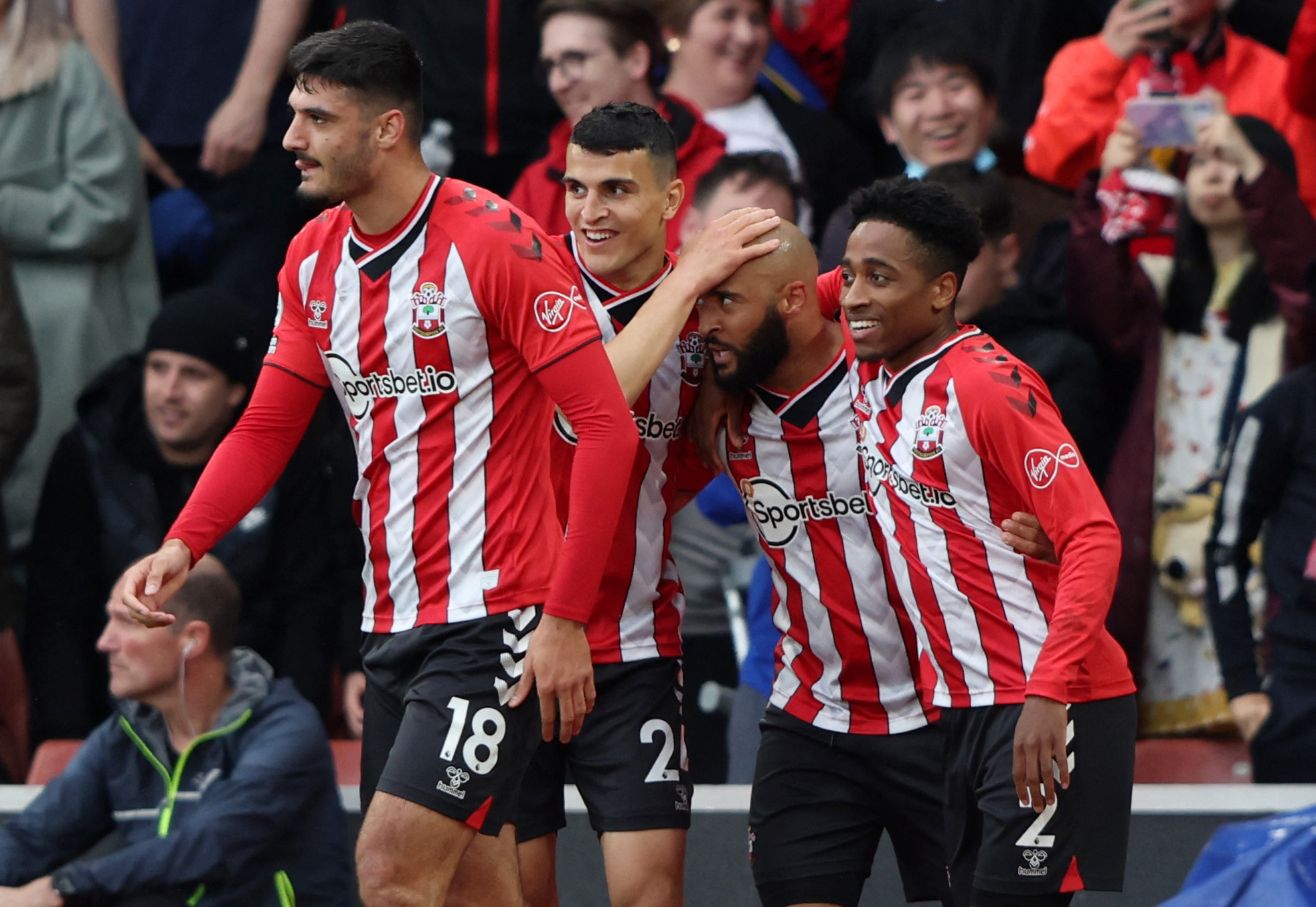 加拉塔萨雷高层炮轰土耳其足协：因遭裁判针对拒绝出席明日仪式（加拉塔萨雷高层怒斥土耳其足协：称遭裁判针对，将缺席明日仪式）