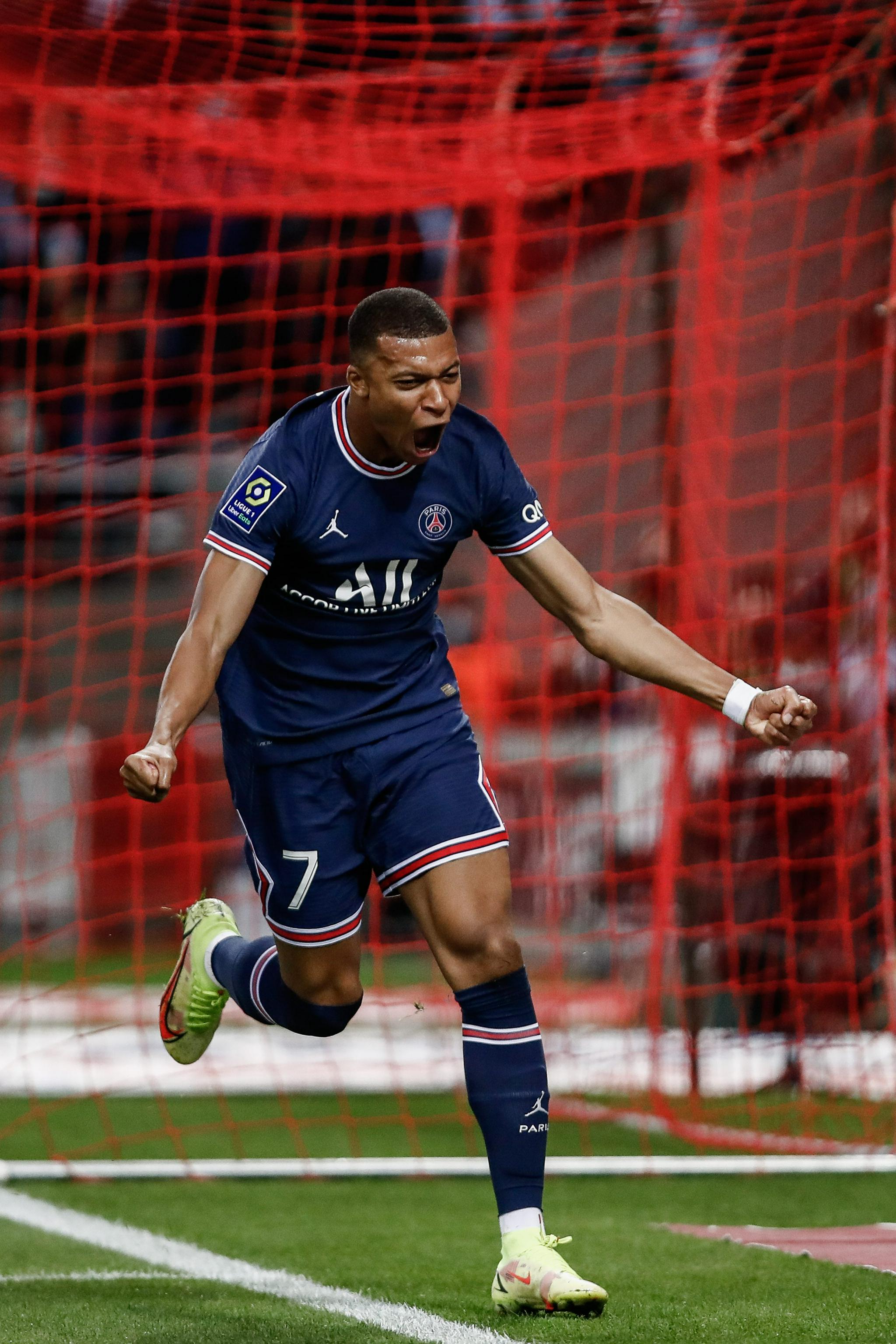 利物浦欧冠5次零封击败皇马，追平尤文纪录（利物浦欧冠零封达5场，战胜皇马并追平尤文纪录）