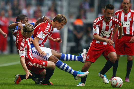 惊险一幕，马竞女足球员梅迪纳头部被膝盖撞到后失去意识（马竞女足惊魂一刻：梅迪纳头部遭膝撞后一度失去意识）