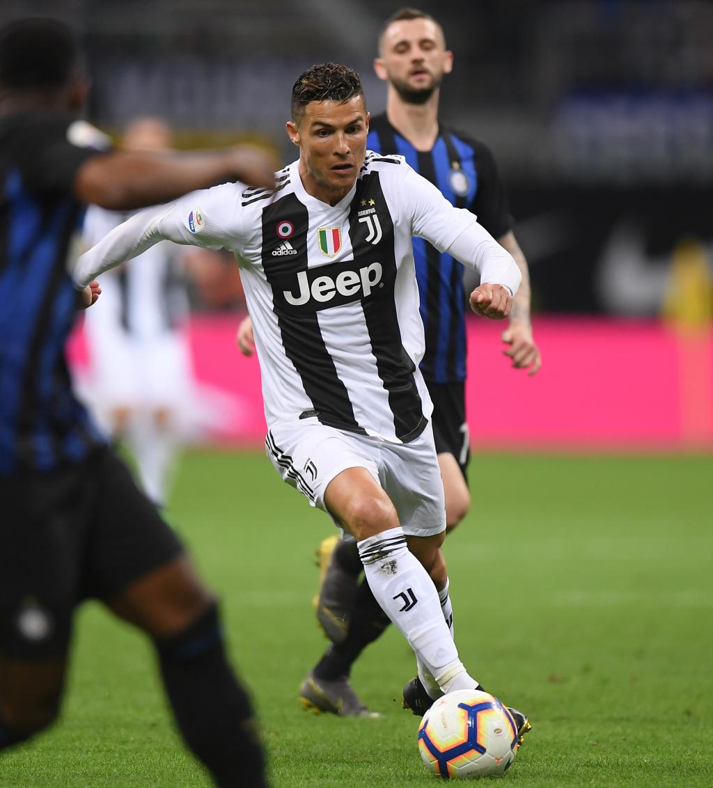 男子下棋时吸烟不慎引燃衣物