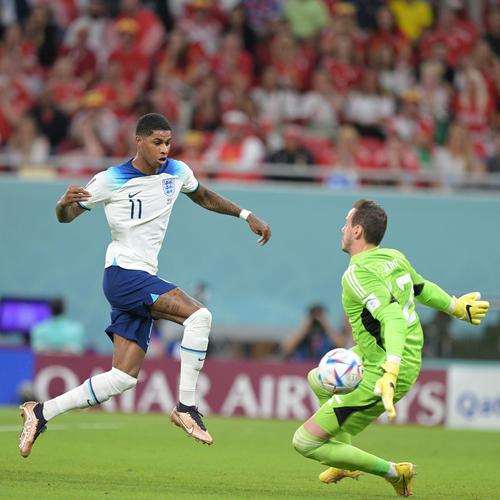 巴尔韦德：近期比赛让我精神备受煎熬，姆巴佩让全队心安（巴尔韦德坦言近期比赛精神压力巨大，姆巴佩让全队更安心）