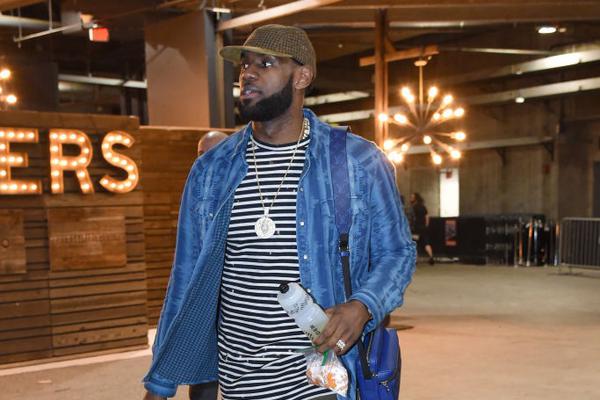 残特奥会举重比赛在东莞石龙开赛，134名运动员参与力量角逐（东莞石龙拉开残特奥会举重赛帷幕，134名选手同台比拼力量）