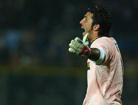 凯恩59分钟每球领跑五大联赛效率榜（凯恩59分钟进一球，效率称霸五大联赛）