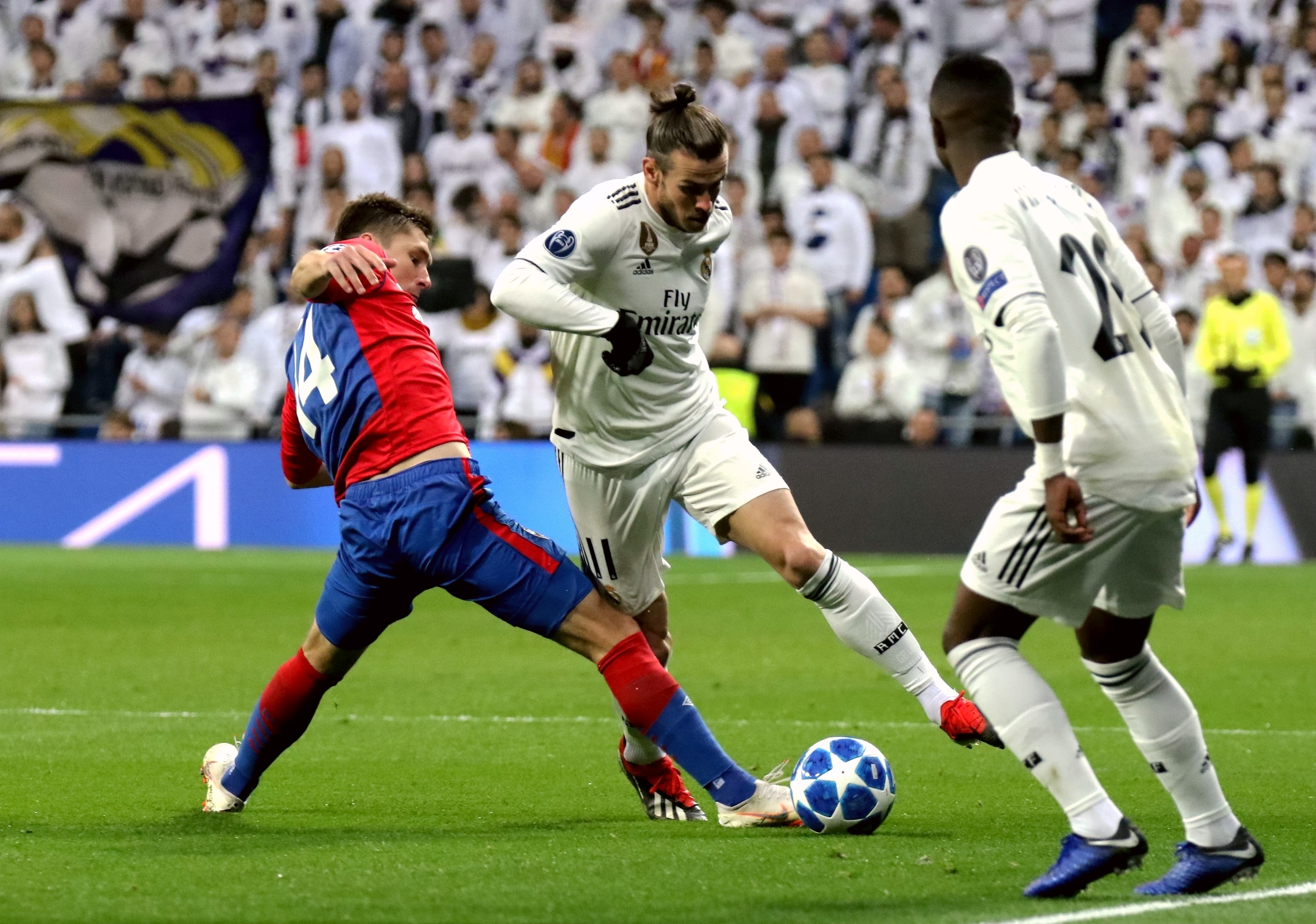 辽宁男篮王哲林关键得分带队胜（王哲林关键时刻发威，助辽宁男篮取胜）