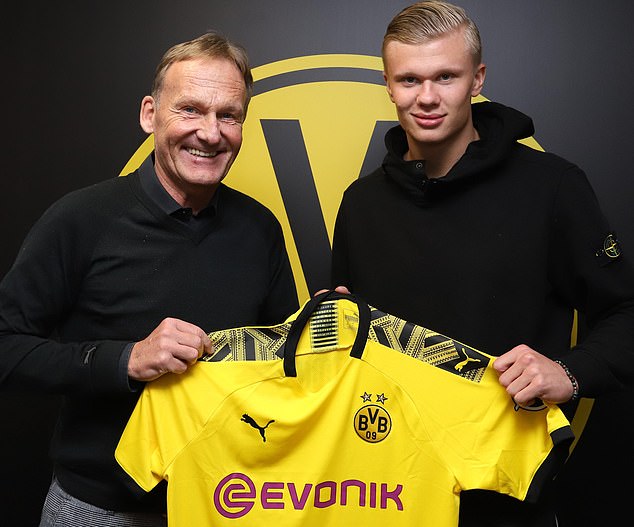 西媒：哥伦比亚队在美国差点遭武装抢劫，所幸及时发现后逃脱（西媒称哥伦比亚队在美险遭武装抢劫，及时察觉后成功脱险）