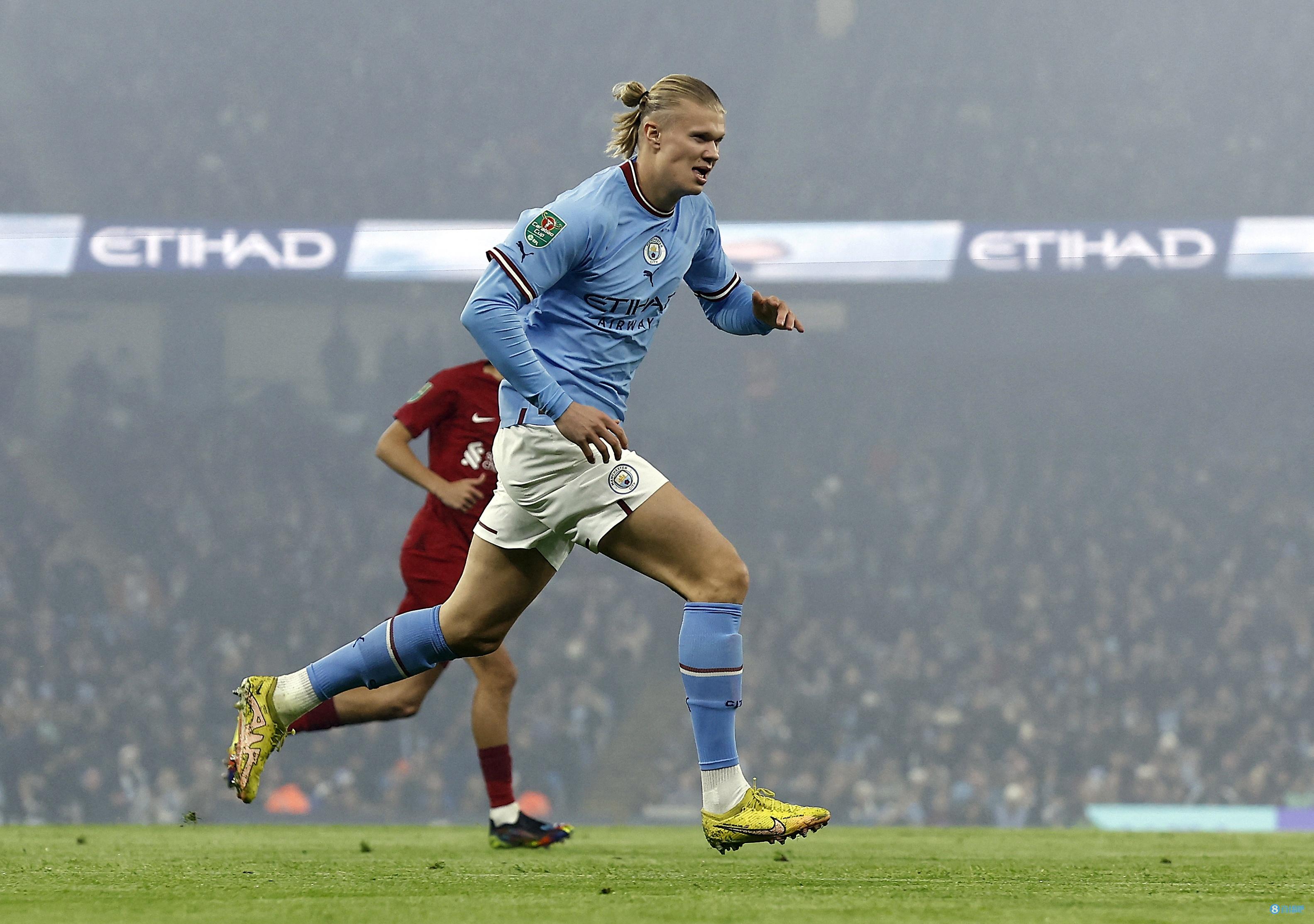 足球世界杯官方球票再次被抢空，黄牛疯狂加价（足球世界杯官方门票再度售罄，黄牛哄抬票价）