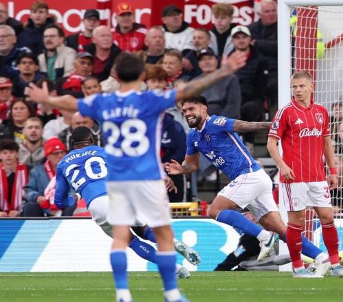 太阳vs马刺前瞻：布克对决福克斯，谁能带队延续连胜步伐？（太阳对阵马刺前瞻：布克PK福克斯，谁能率队续写连胜？）