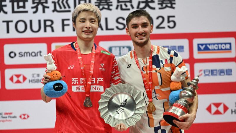 安德里希：边路不施加压力中路不贴防，这相当于邀请拜仁进攻（安德里希：边路缺压迫、中路不贴身，等于向拜仁发出进攻邀请）