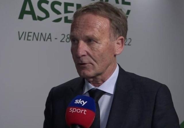 劳模！36岁斯莫林圣诞节或继续出战，目前在沙特联发挥余热（36岁斯莫林或圣诞仍登场，沙特联赛余热不减）