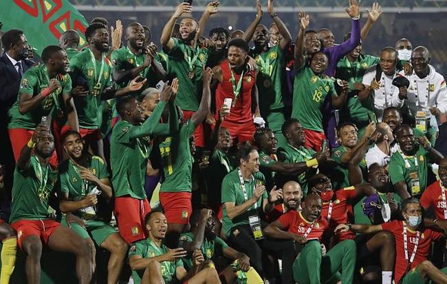 热议成都平神户：虽有遗憾但值得尊重，给中超挣脸没得黑（成都与神户战平：遗憾尚在但值得尊重，为中超长脸没得黑）