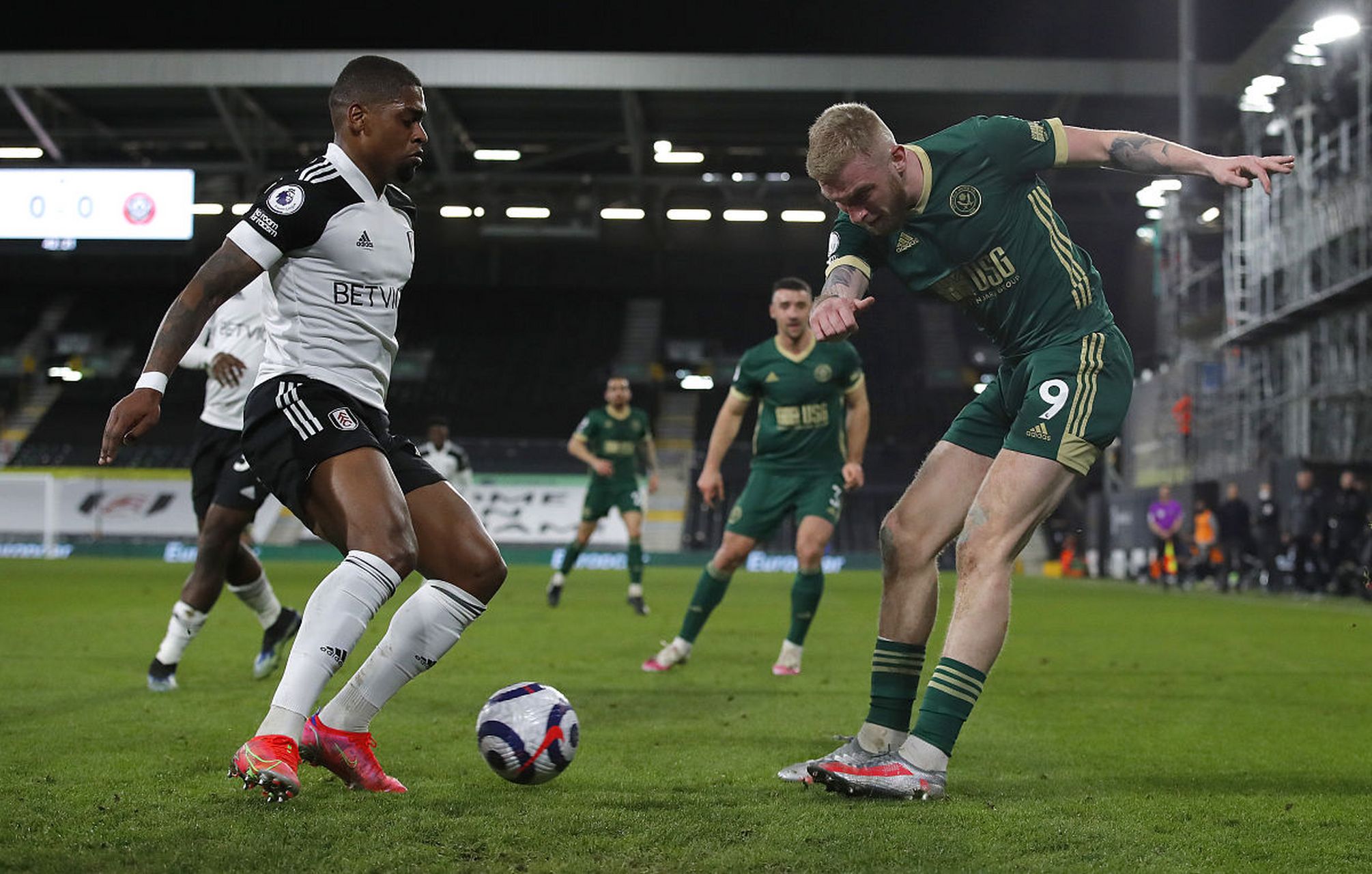 欧冠决赛用球谍照：包含白+深紫，灵感来自举办城市布达佩斯（欧冠决赛用球曝光：白+深紫配色，灵感源于布达佩斯）