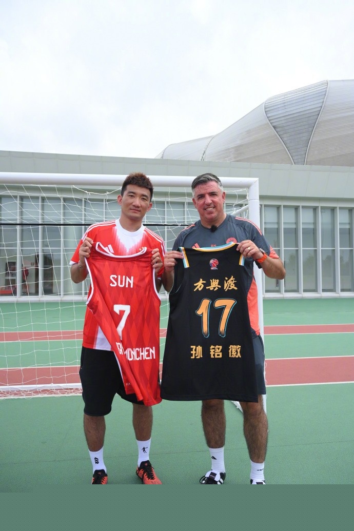 亚洲杯出线生死战，中国香港足总开出100万港币的赢球奖金（亚洲杯出线关键战，中国香港足总祭出100万港币赢球奖）