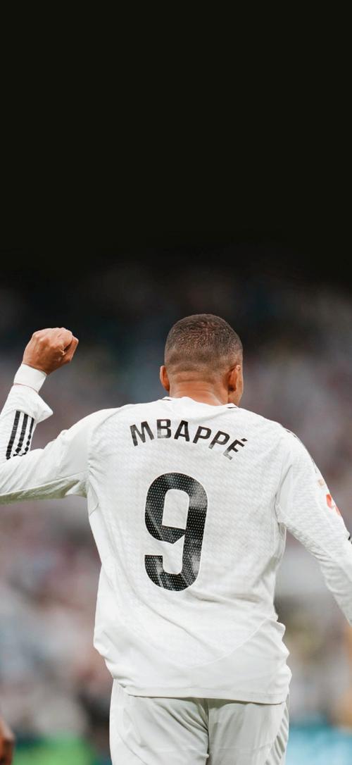 北青：国足季前可能安排冬训，具体计划待邵佳一发布会后明确（北青：国足季前或组织冬训，方案将在邵佳一发布会后敲定）