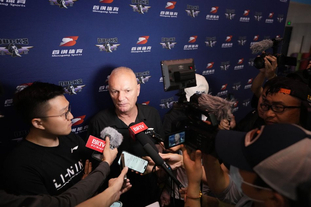 上海女排队长仲慧生日加练庆生（仲慧生日不休息，上海女排队长用加练庆生）